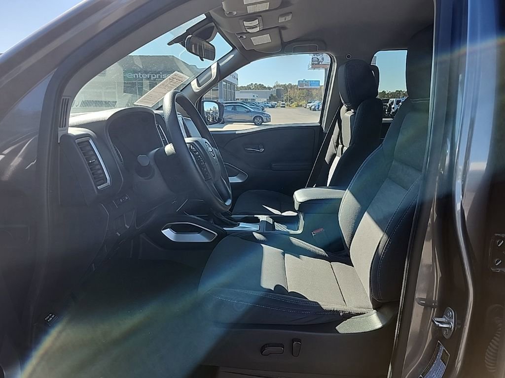 Used 2023 Nissan Frontier SV image 21