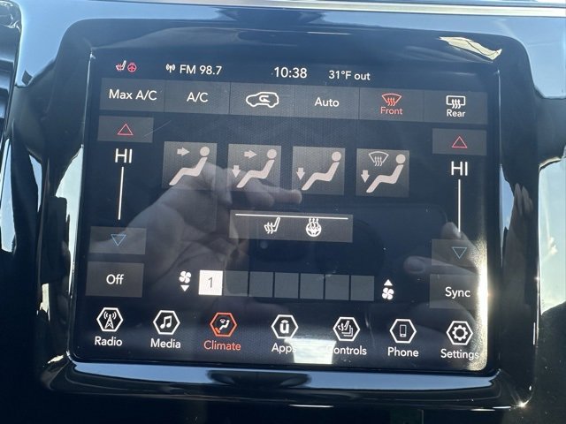 Used 2019 Jeep Cherokee Limited image 25