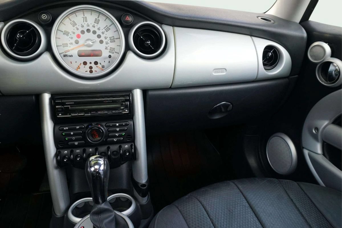 Used 2004 MINI Cooper Hardtop FWD image 22