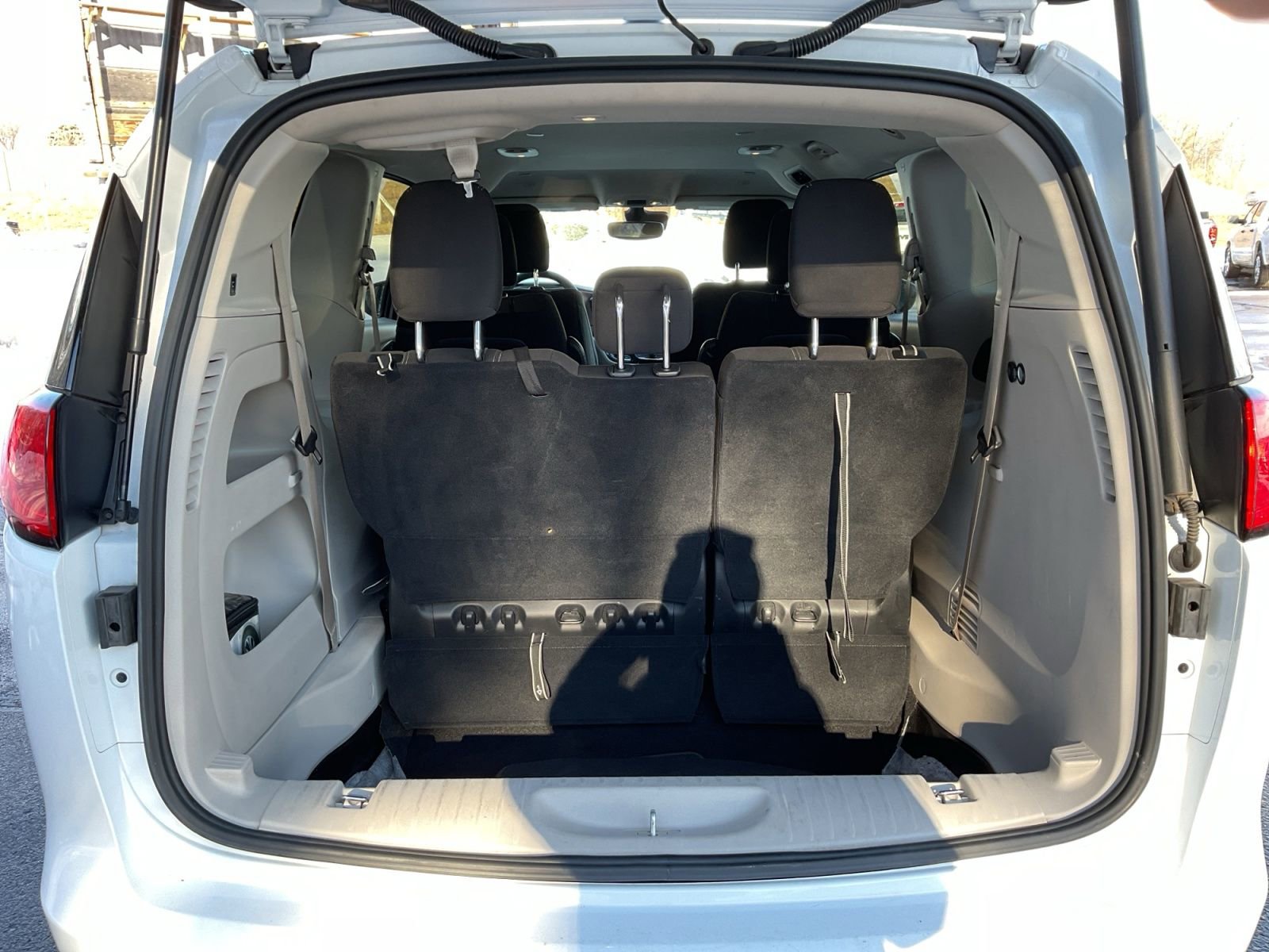 Used 2023 Chrysler Voyager LX image 32