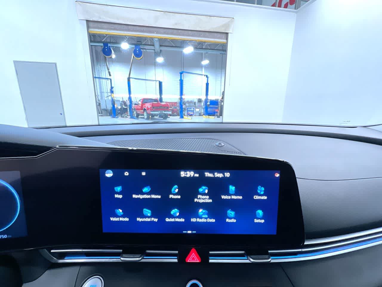 Used 2025 Hyundai Elantra SEL FWD image 25