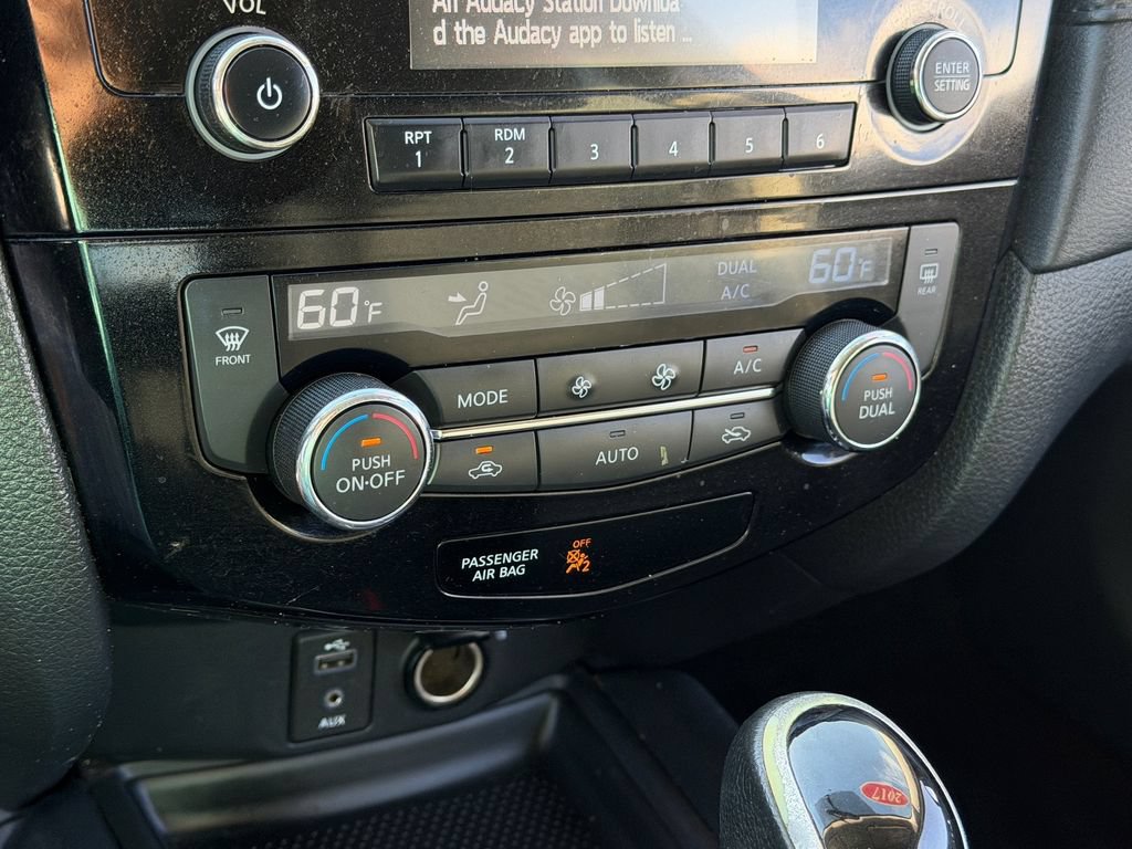 Used 2017 Nissan Rogue SV AWD/4WD image 17