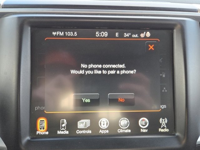 Used 2017 RAM 1500 Classic SLT w/ SLT Plus D￩cor Group image 4