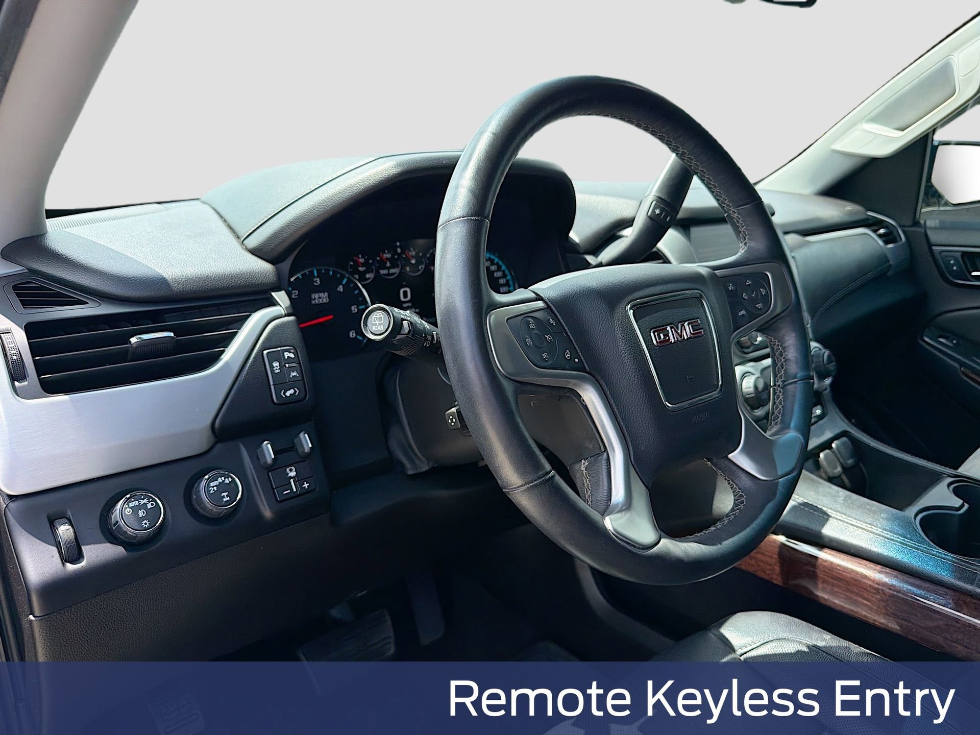 Used 2017 GMC Yukon SLT w/ Premium Edition image 14