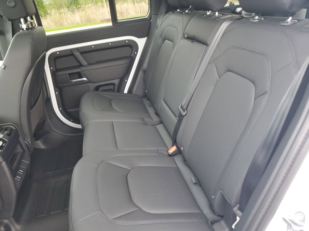 Used 2026 Land Rover Defender 110 X-Dynamic SE AWD/4WD image 32