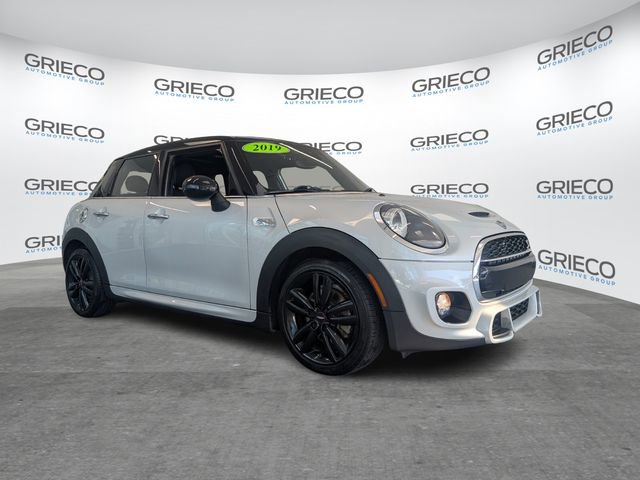 Used 2019 MINI Cooper S image 1