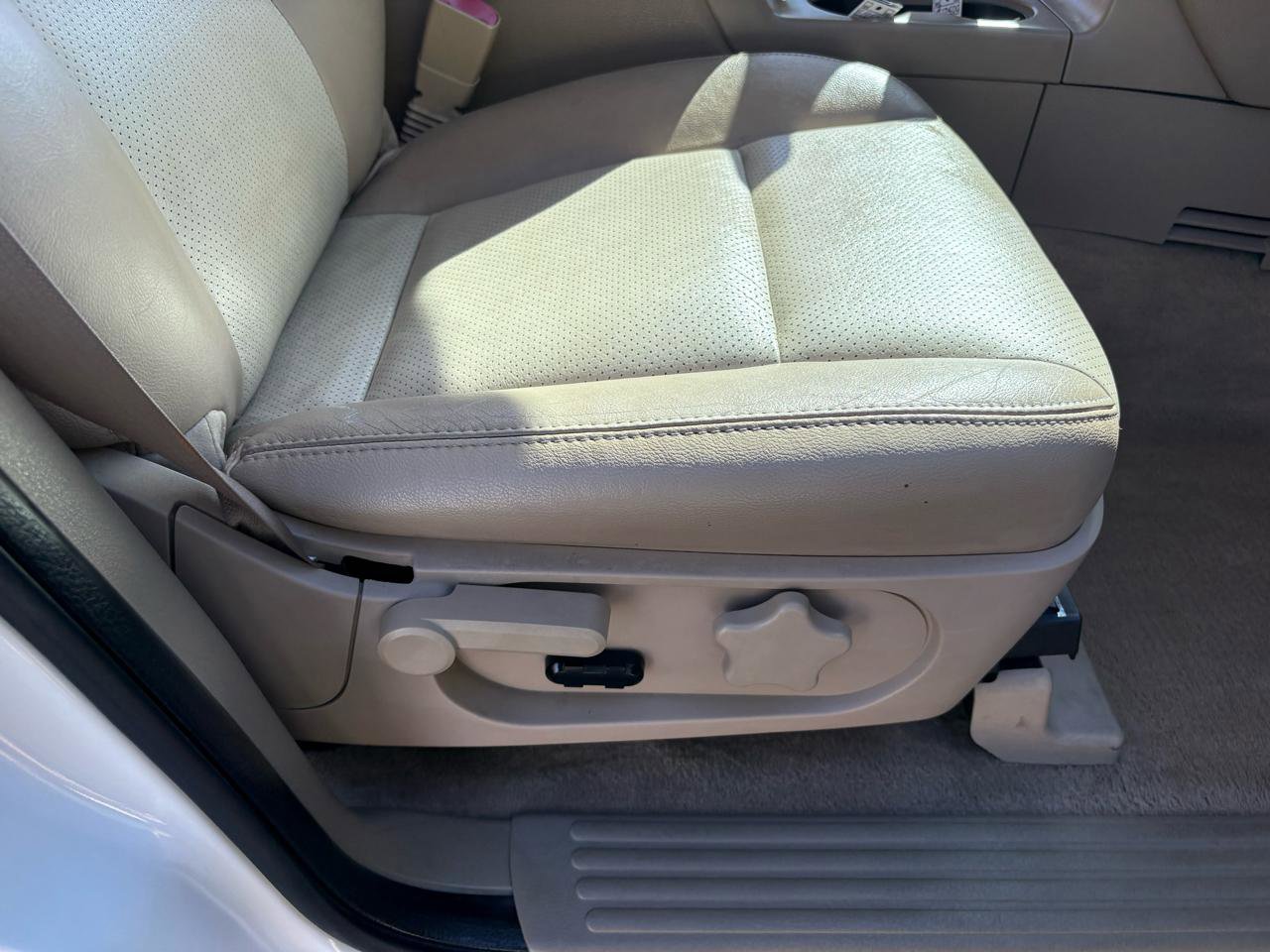Used 2009 Mercury Mountaineer Premier image 30