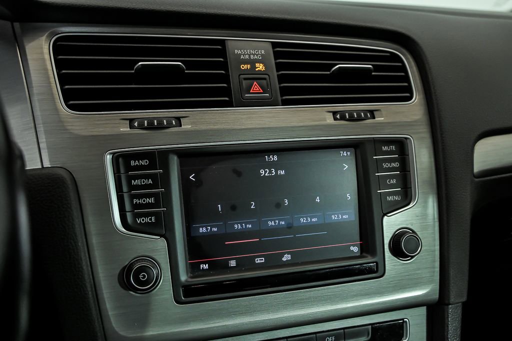 Used 2016 Volkswagen Golf S image 19