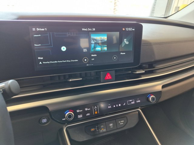 Used 2025 Kia Carnival FWD image 12