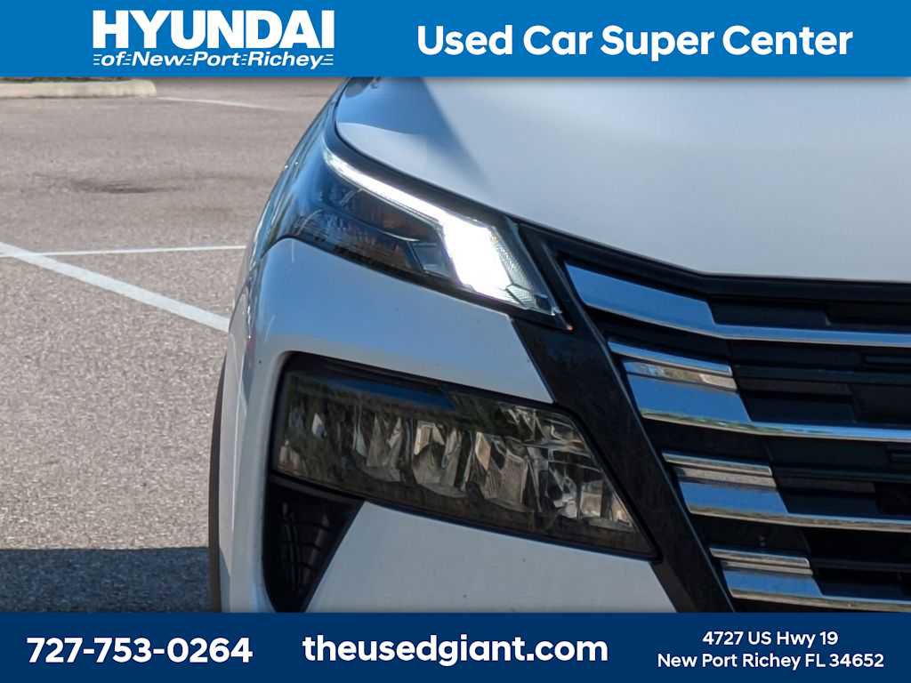 Used 2025 Nissan Rogue SL image 9