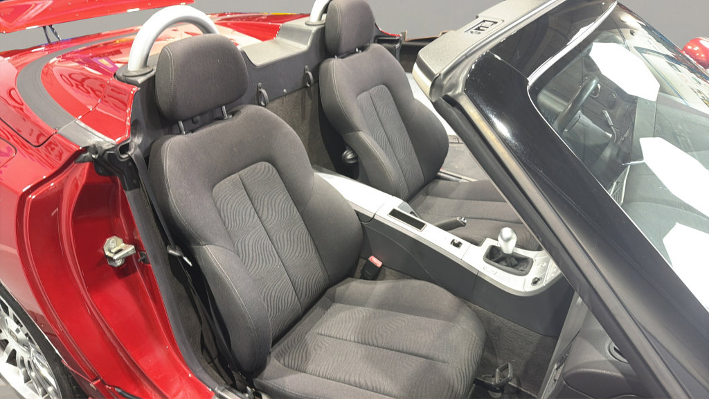 Used 2006 Chrysler Crossfire Convertible w/ Special Edition Group image 23
