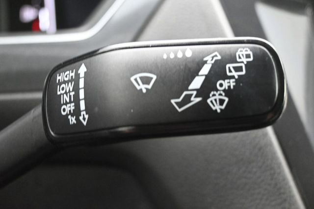 Used 2021 Volkswagen Tiguan SEL AWD/4WD image 28