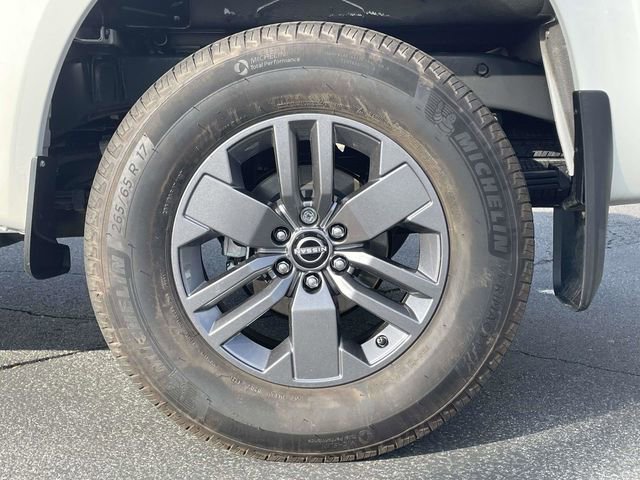 Used 2025 Nissan Frontier SV AWD/4WD image 11