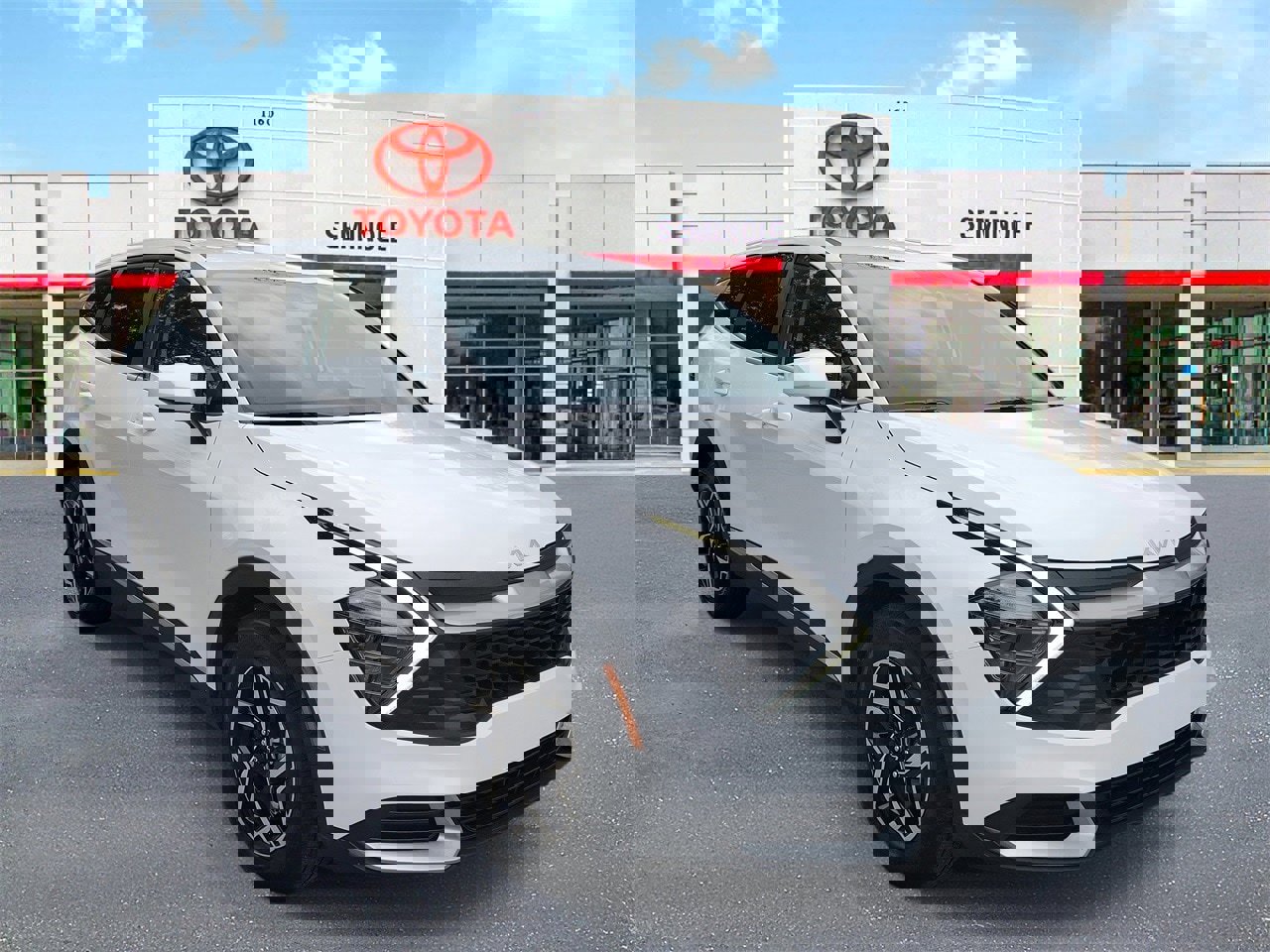 Used 2025 Kia Sportage LX image 2