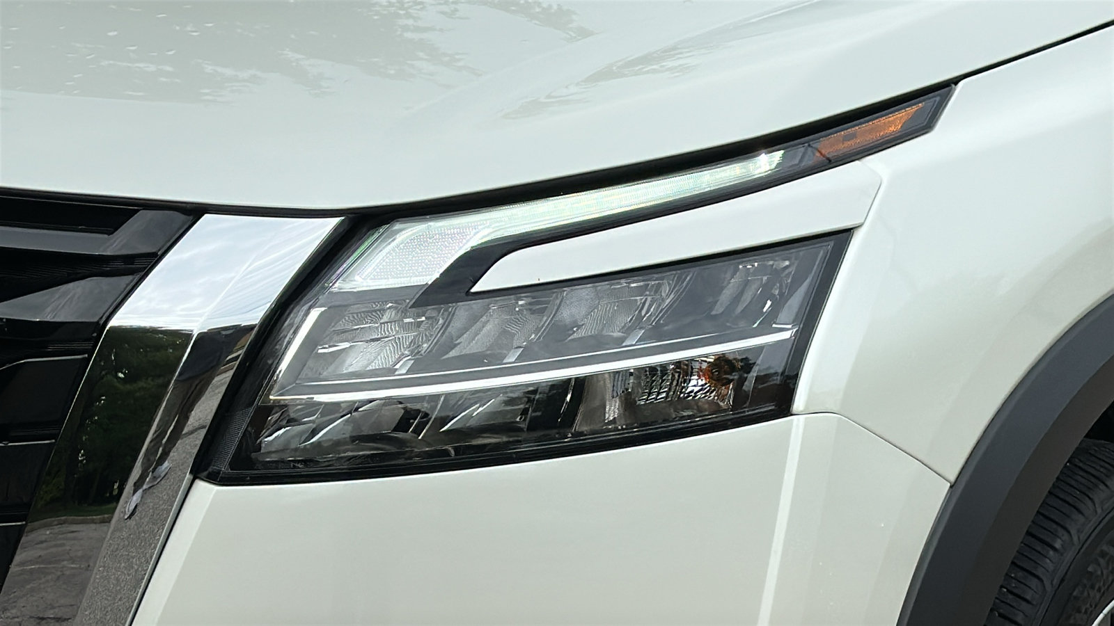 Used 2024 Nissan Pathfinder SL AWD/4WD image 4