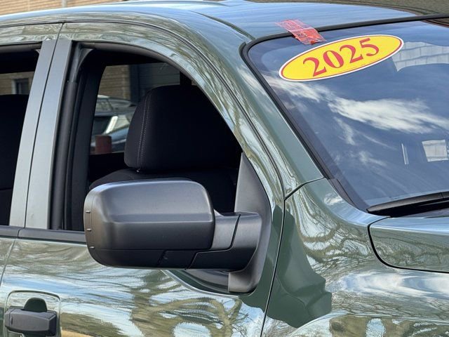 Used 2024 Nissan Titan SV w/ SV Bronze Edition Package image 5