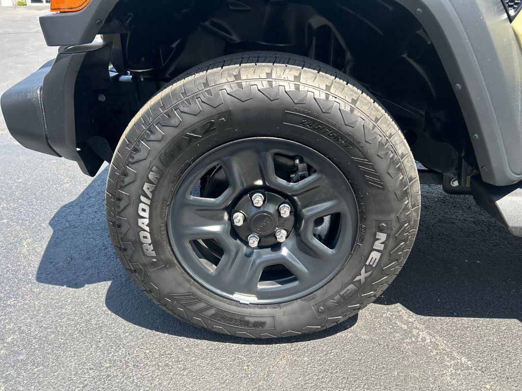 Used 2025 Jeep Wrangler Sport AWD/4WD image 31