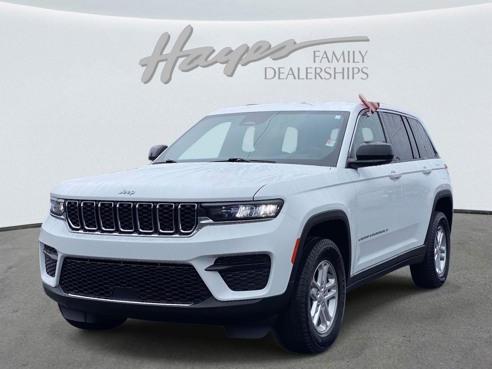 Certified 2024 Jeep Grand Cherokee Laredo image 28