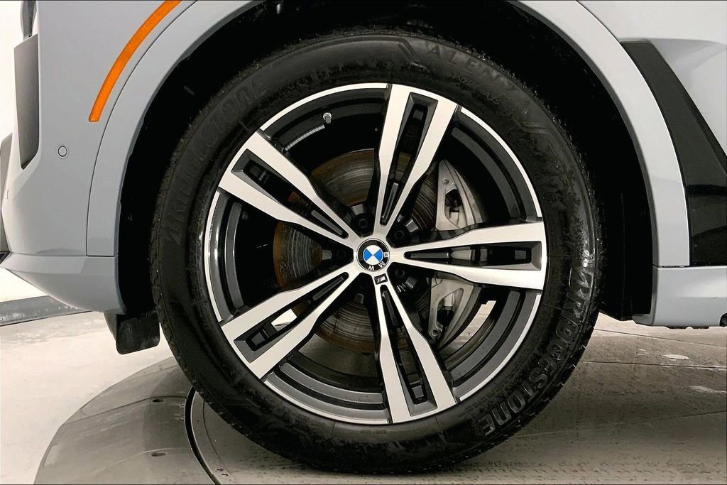 Certified 2025 BMW X7 xDrive40i w/ M Sport Package image 8