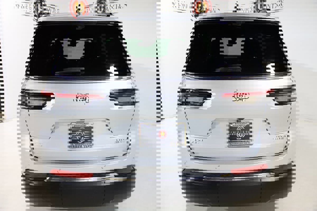 Used 2024 Jeep Grand Cherokee L Limited w/ Luxury Tech Group II image 24