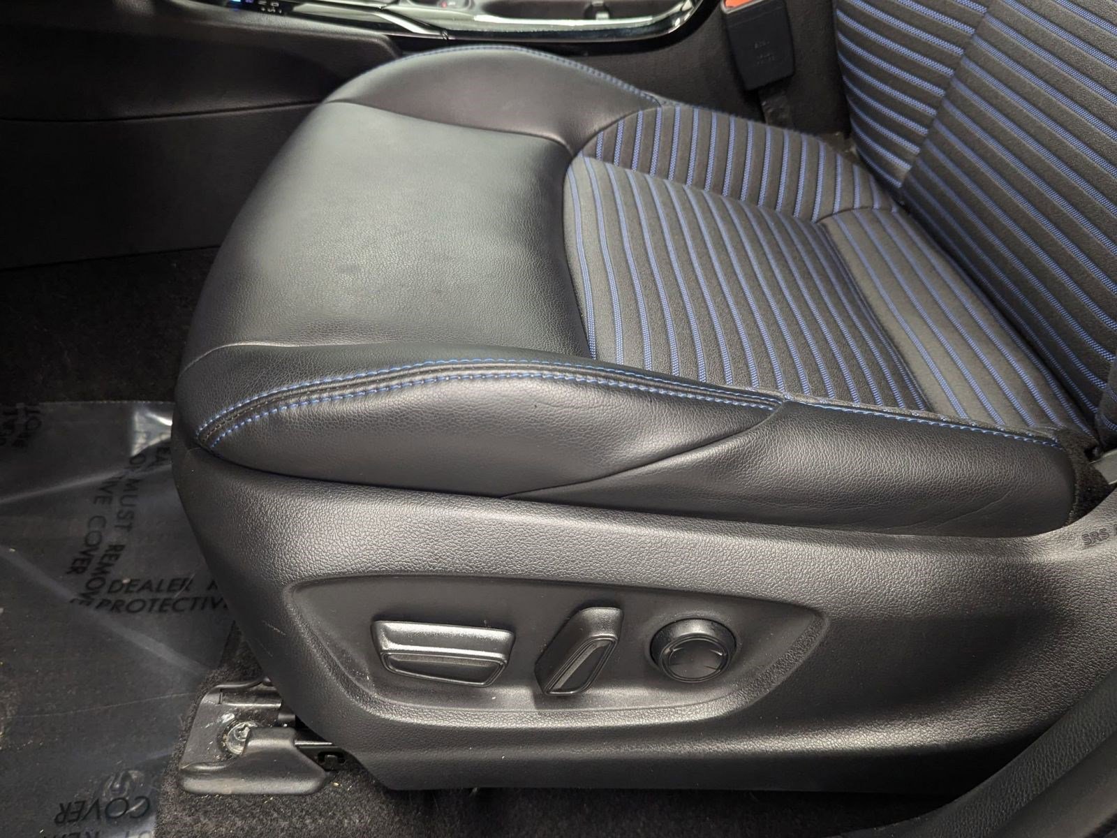 Used 2023 Toyota Corolla Cross XSE image 11