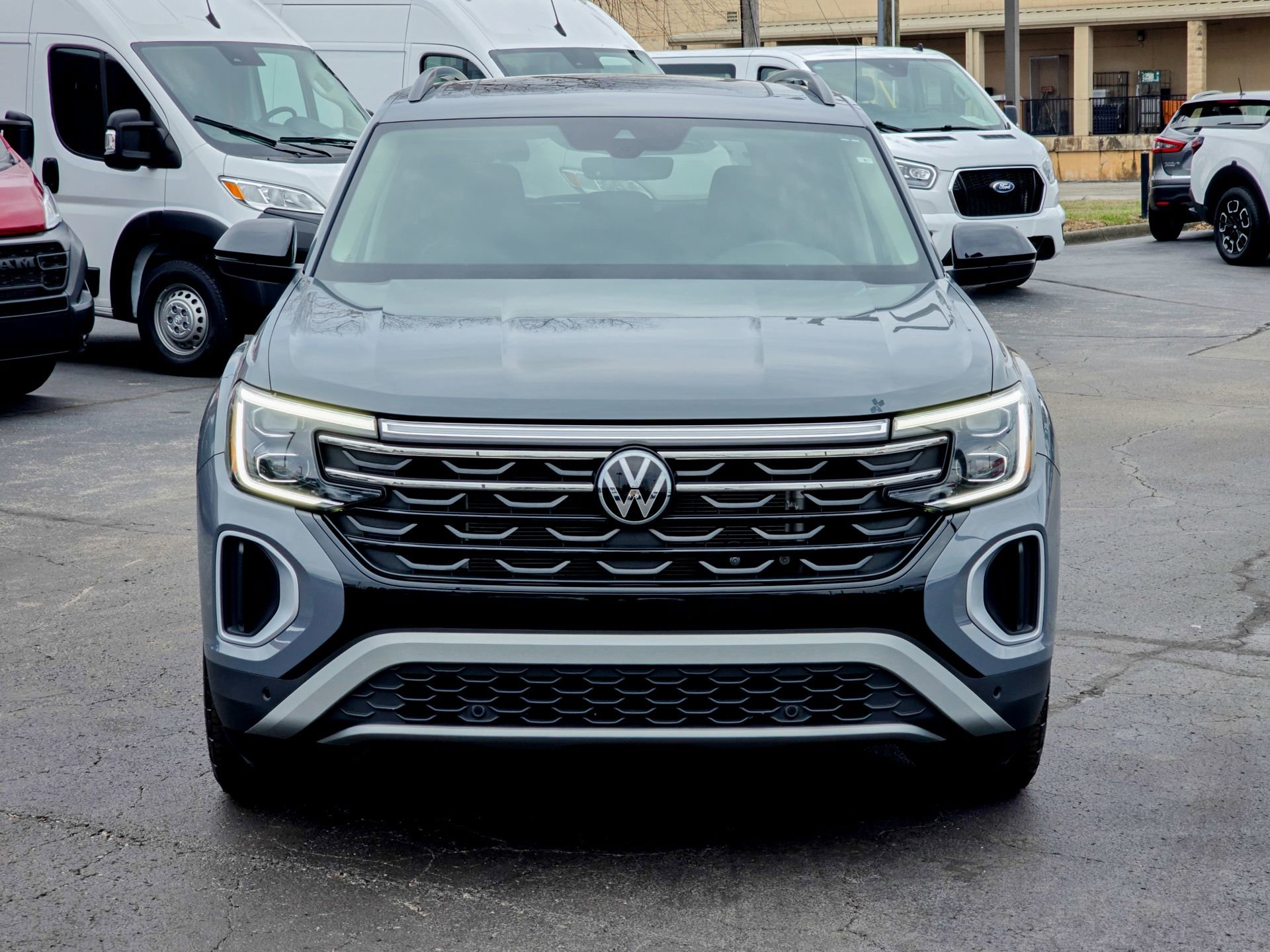 Used 2024 Volkswagen Atlas Peak Edition SE image 4
