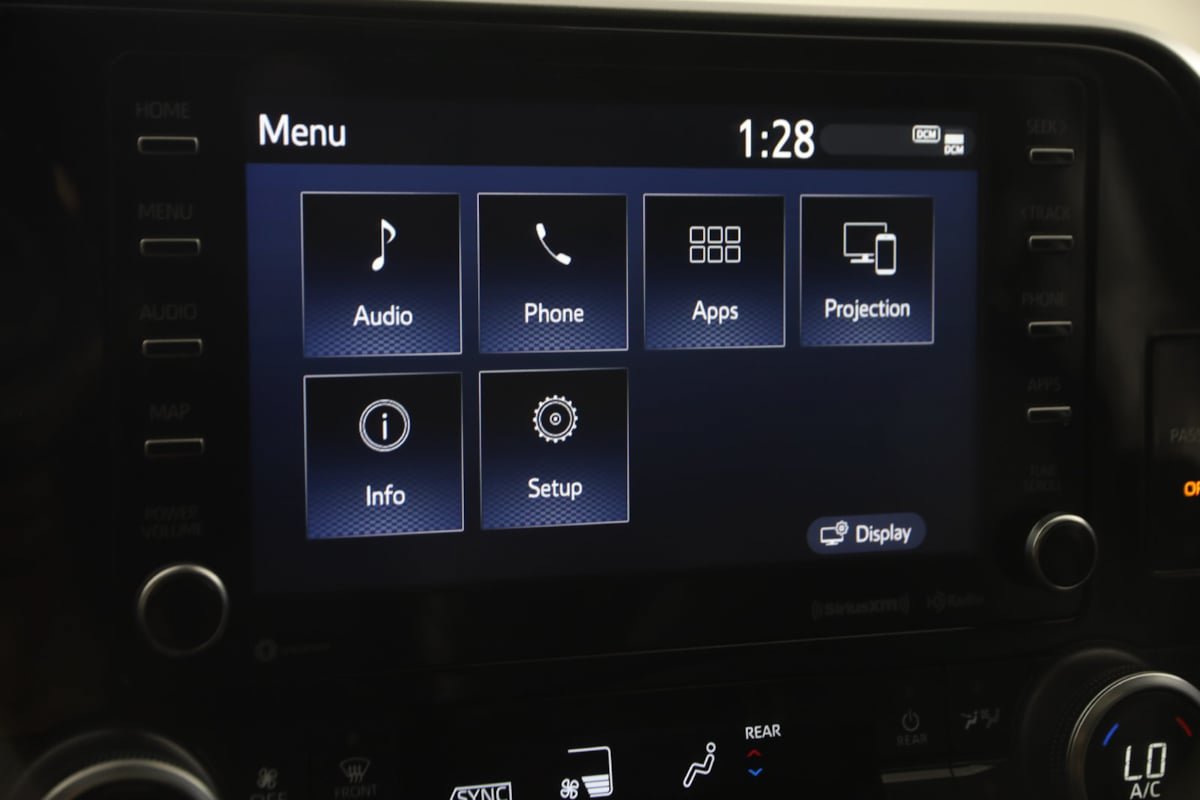 Used 2022 Toyota Highlander XLE FWD image 32
