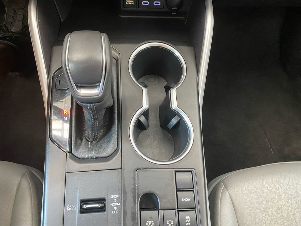 Used 2023 Toyota Highlander XLE image 23