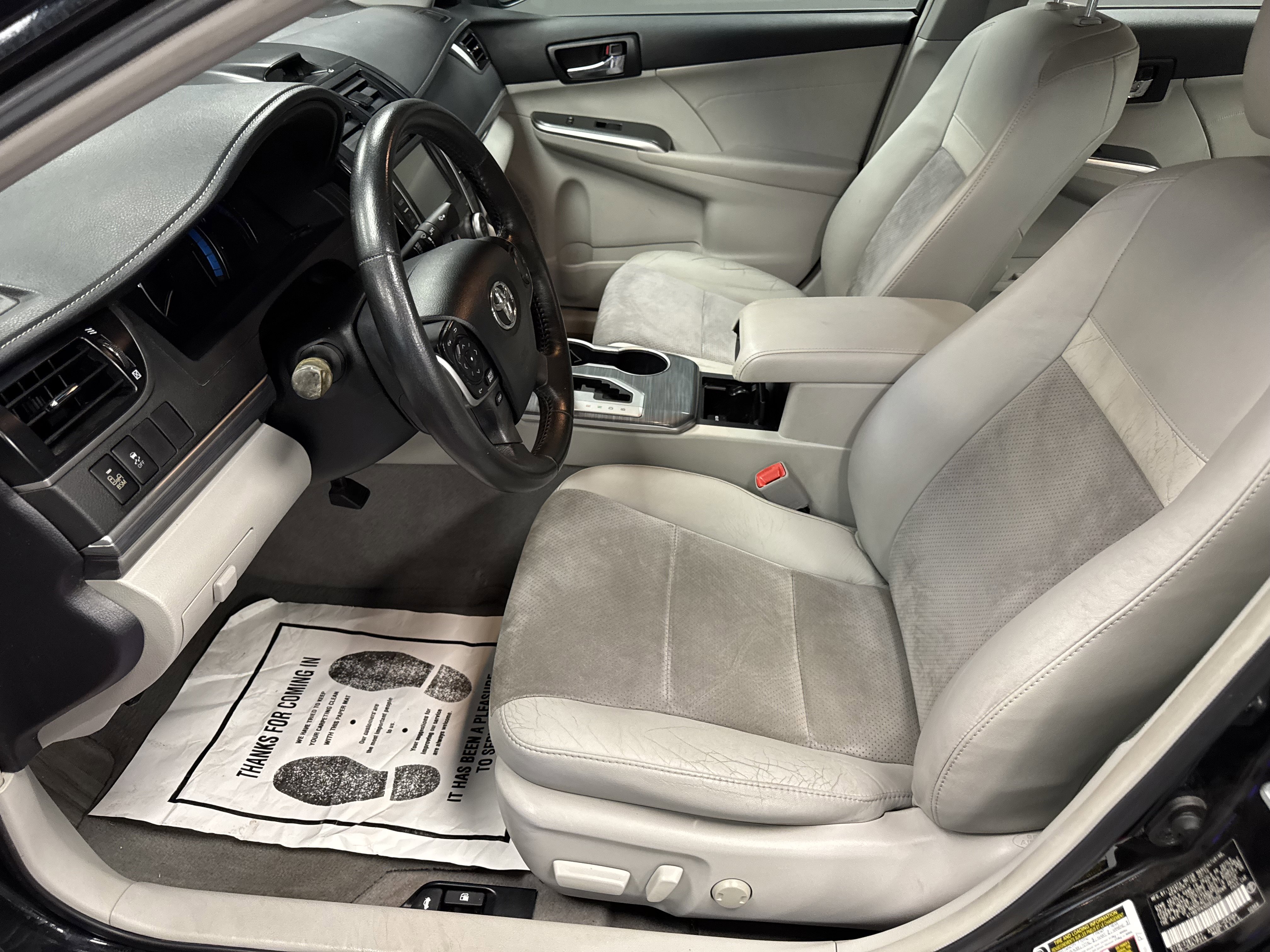 Used 2013 Toyota Camry LE image 9