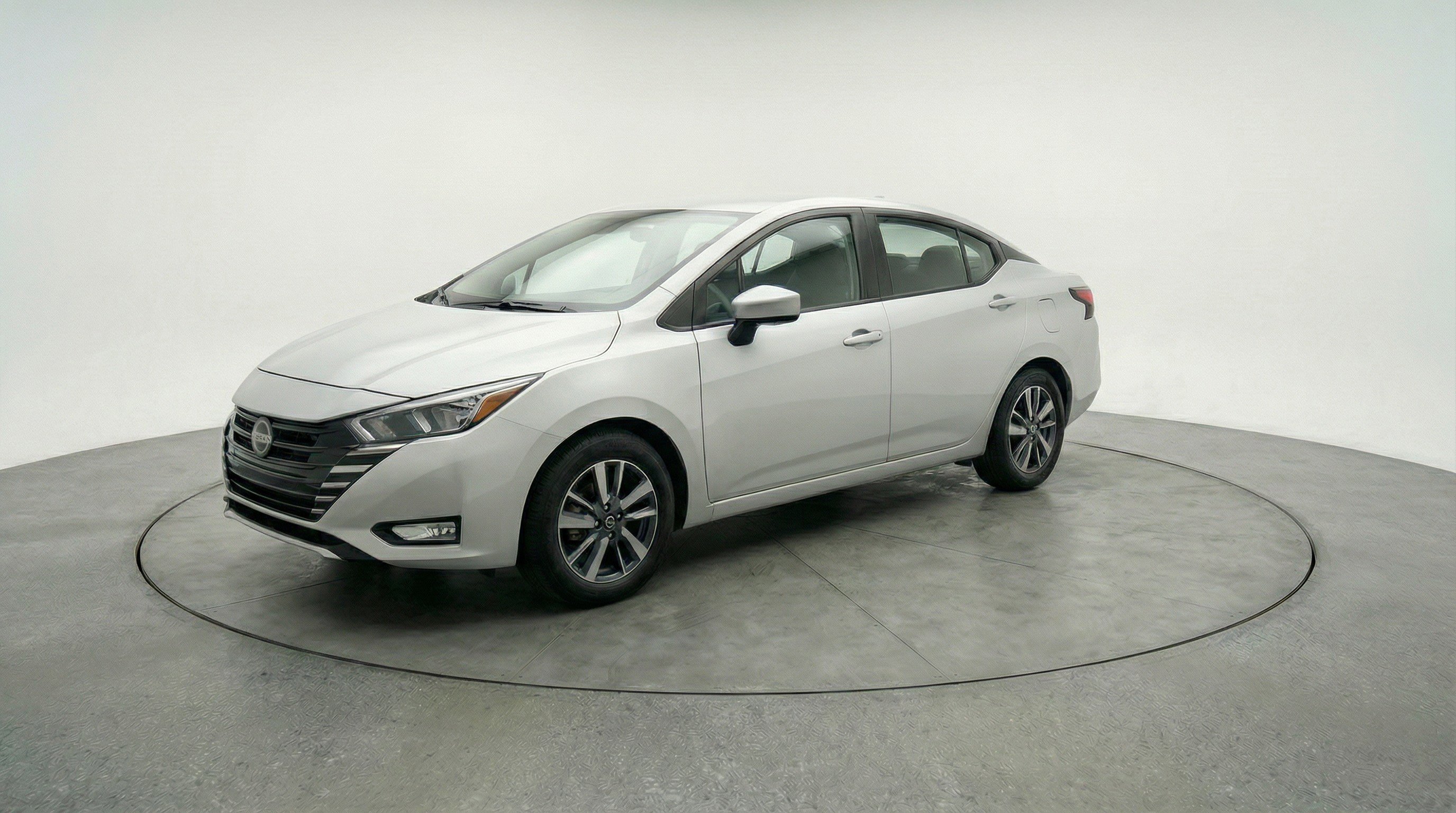 Used 2025 Nissan Versa SV FWD image 3
