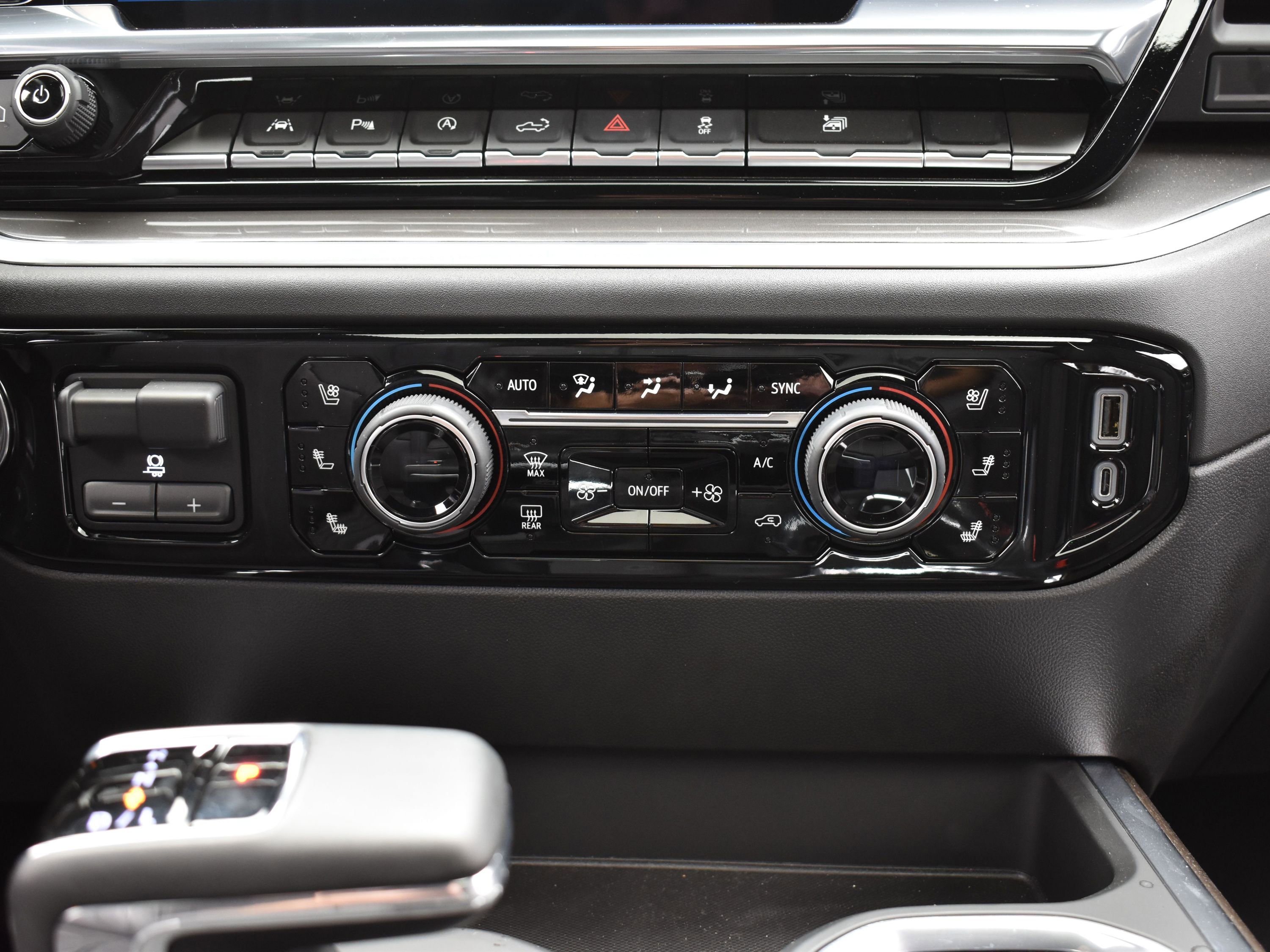 Used 2025 Chevrolet Silverado 1500 High Country image 38