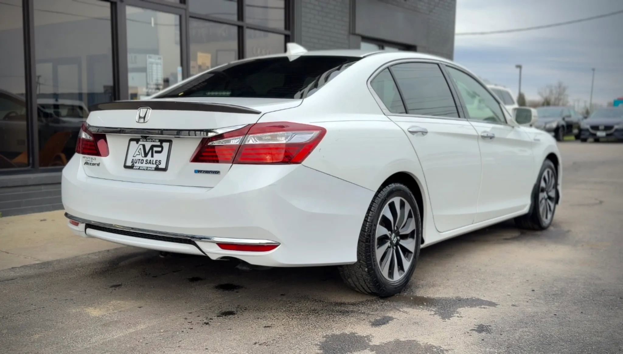 Used 2017 Honda Accord EX-L image 2
