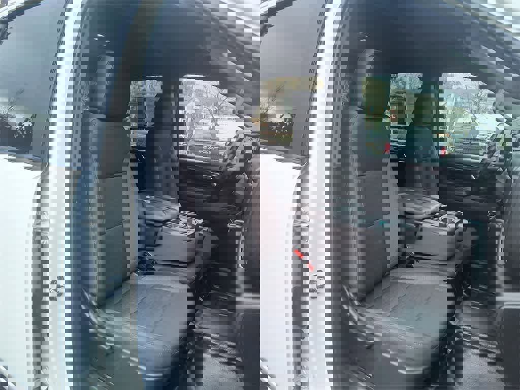 Used 2024 Chevrolet Silverado 3500 LT image 24