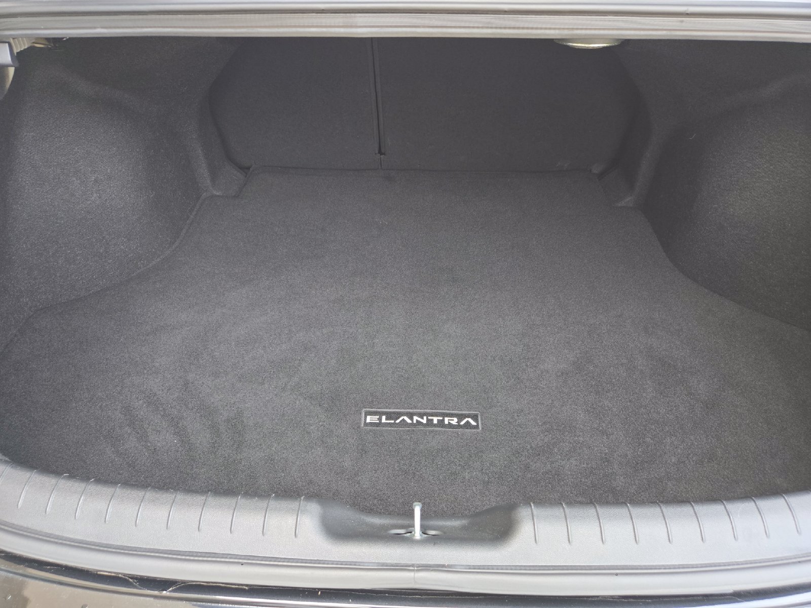 Used 2023 Hyundai Elantra Limited FWD image 28