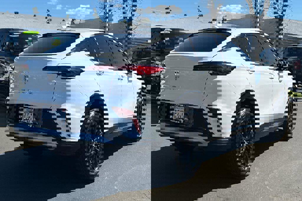 Used 2025 Buick Envista Sport Touring w/ Convenience II Package image 4