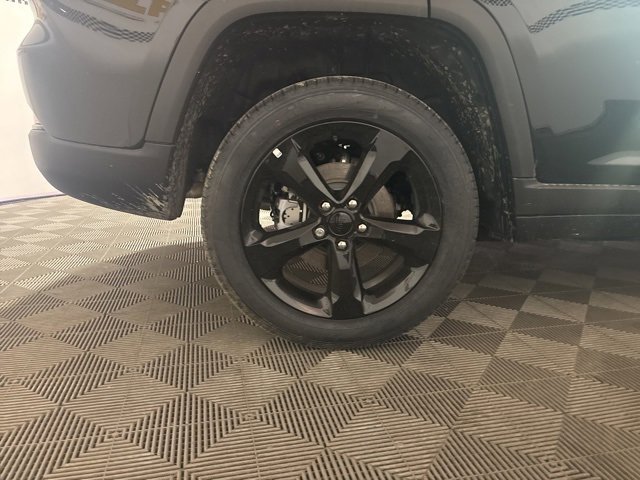 New 2025 Jeep Grand Cherokee Limited w/ Black Appearance Package image 39