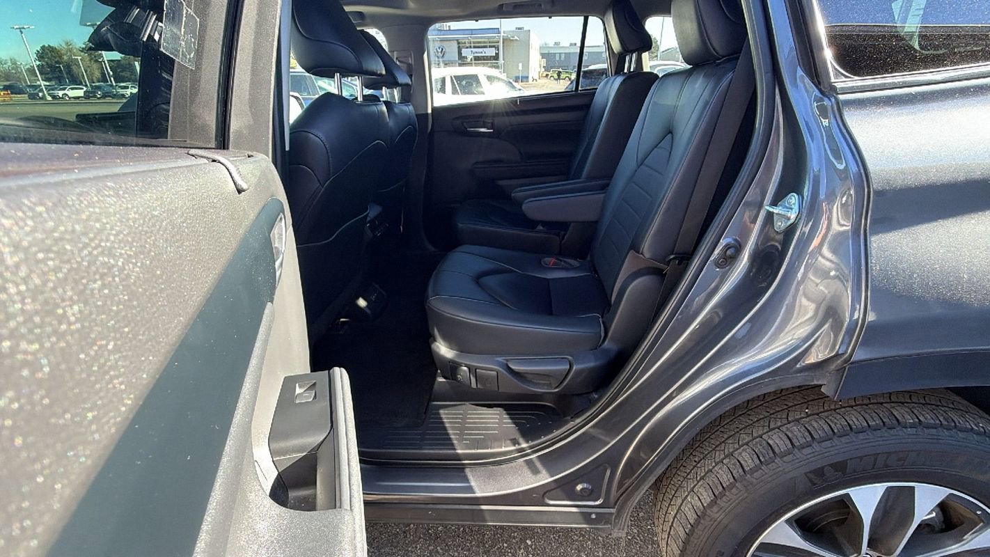 Used 2023 Toyota Highlander XLE image 10