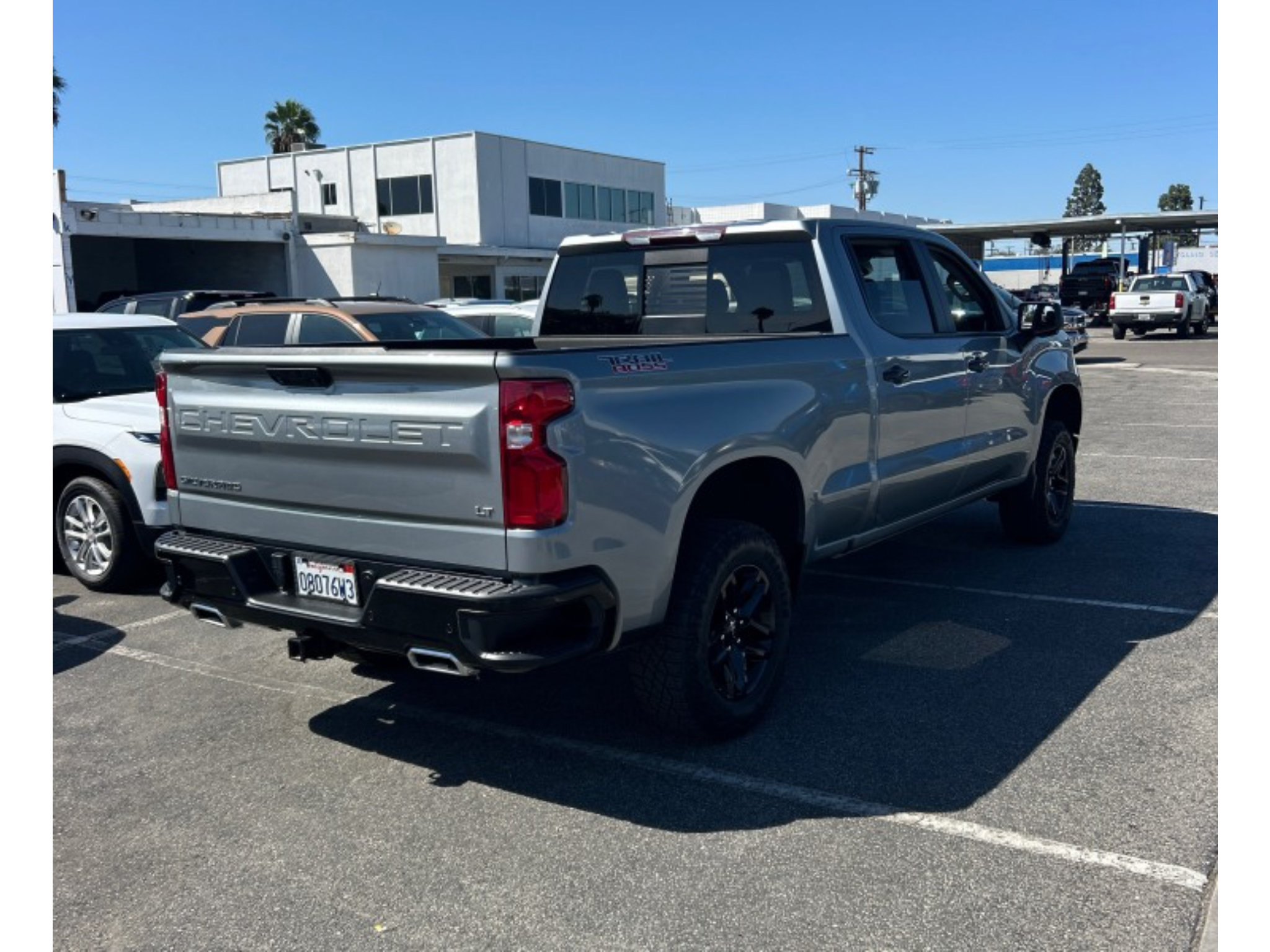 Used 2023 Chevrolet Silverado 1500 LT Trail Boss w/ LT Trail Boss Premium Package AWD/4WD image 2