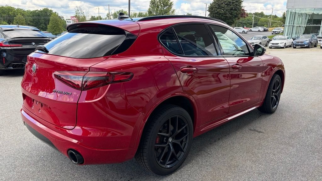 Used 2020 Alfa Romeo Stelvio Ti Sport w/ Quick Order Package 22S Sport AWD/4WD image 3