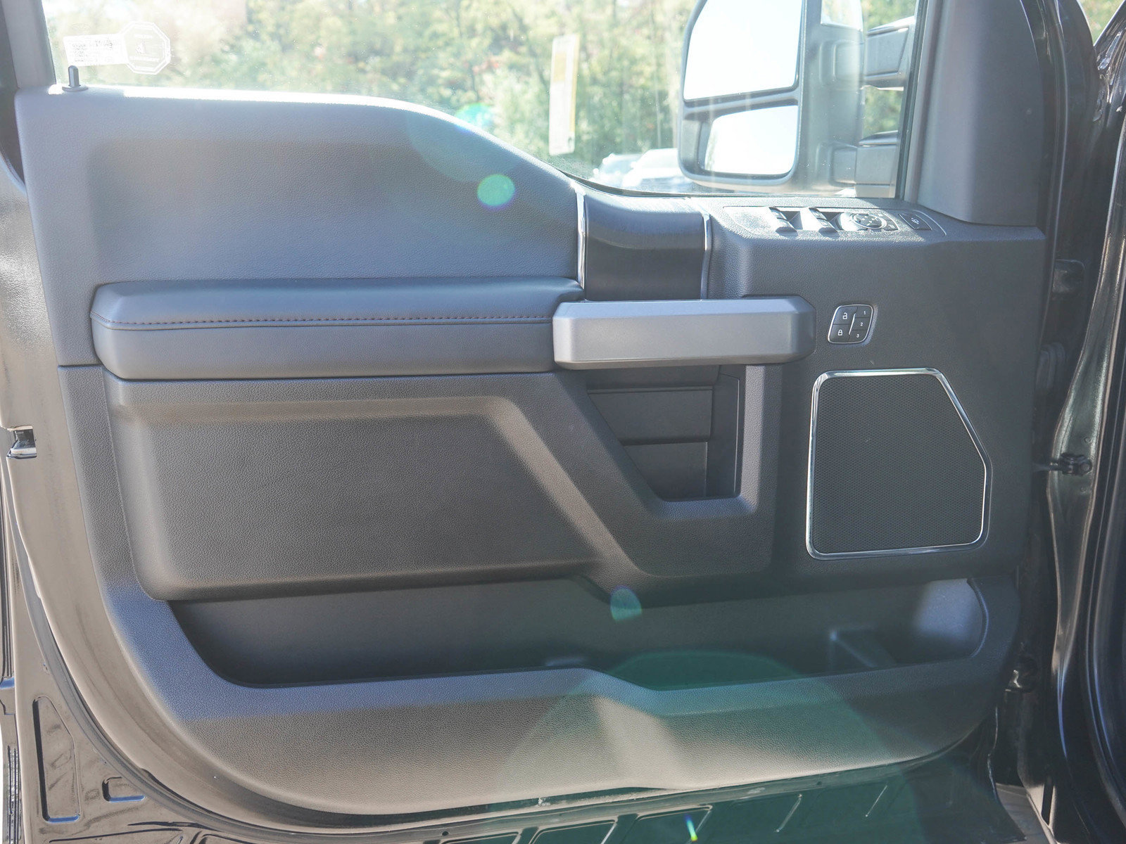 Used 2019 Ford F350 Platinum w/ Platinum Ultimate Package AWD/4WD image 20