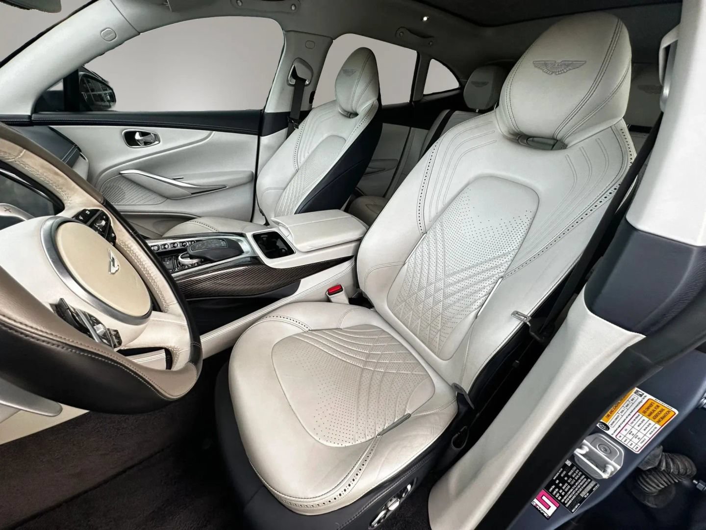Used 2021 Aston Martin DBX AWD/4WD image 11