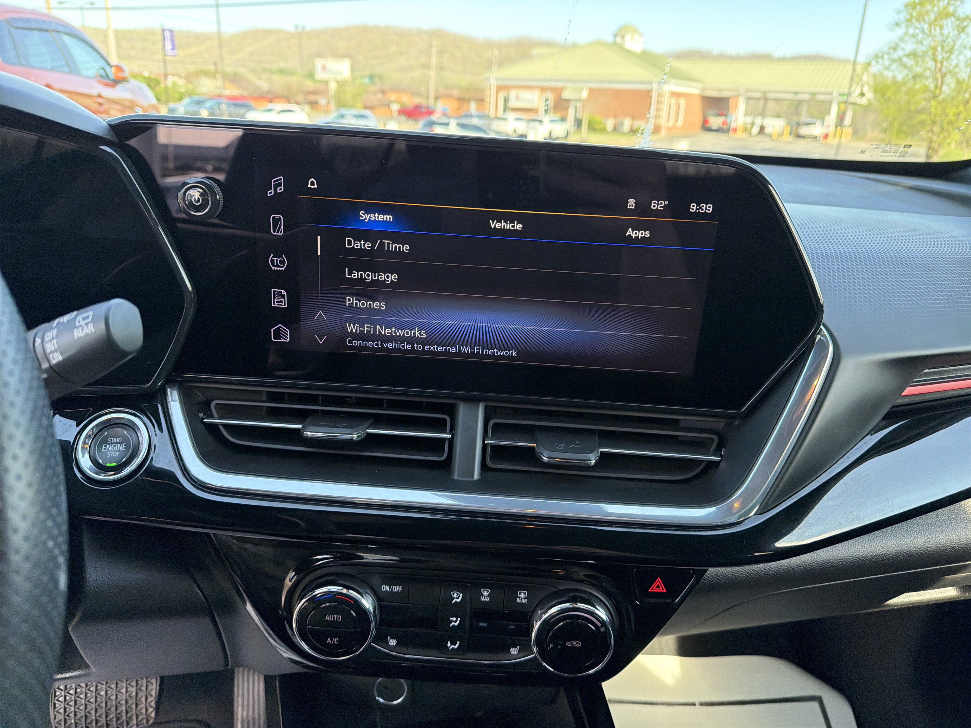 Used 2025 Chevrolet Trax RS w/ Sunroof Package FWD image 22