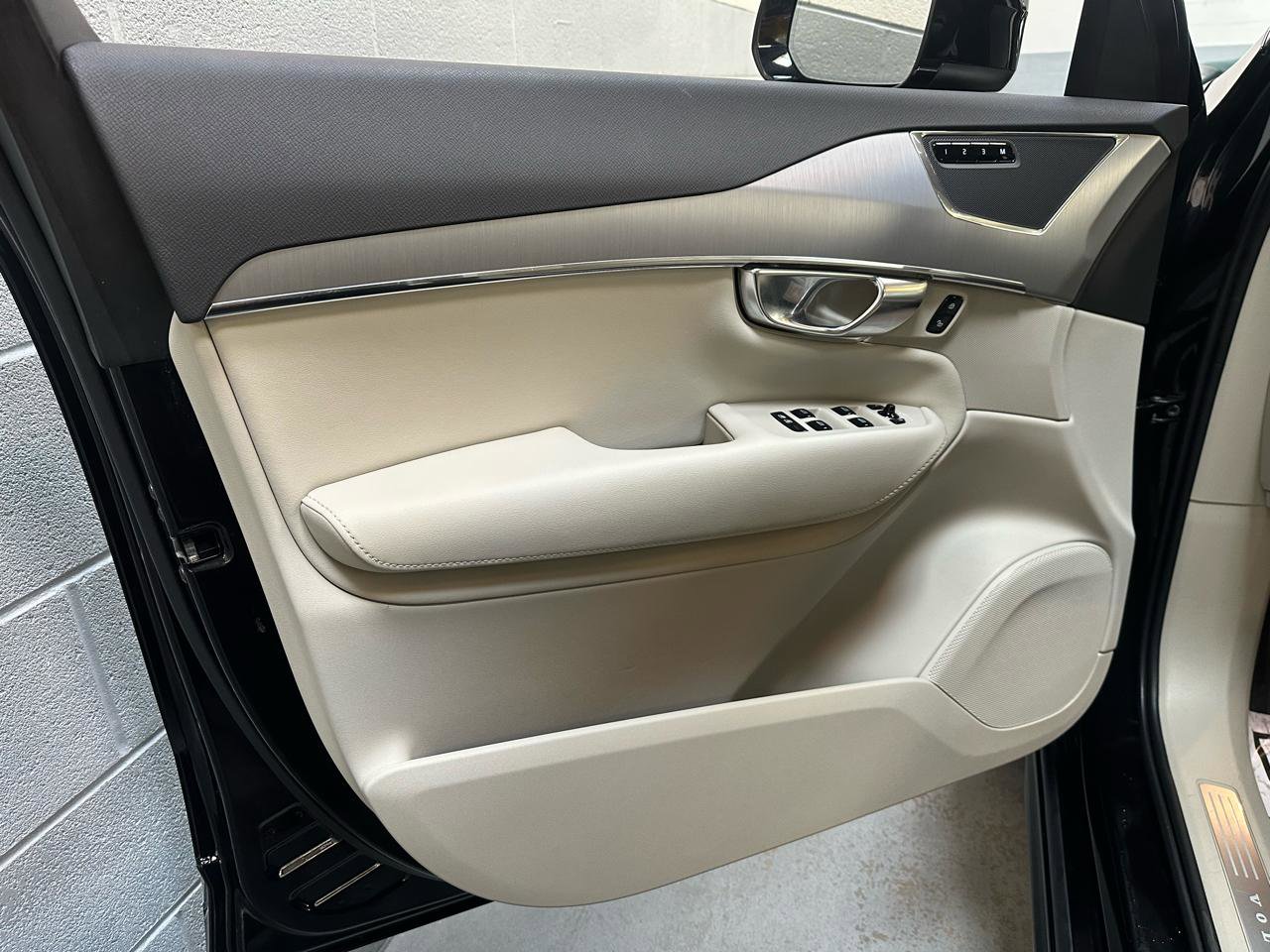 Used 2025 Volvo XC90 B5 Core w/ Protection Package Premier image 17