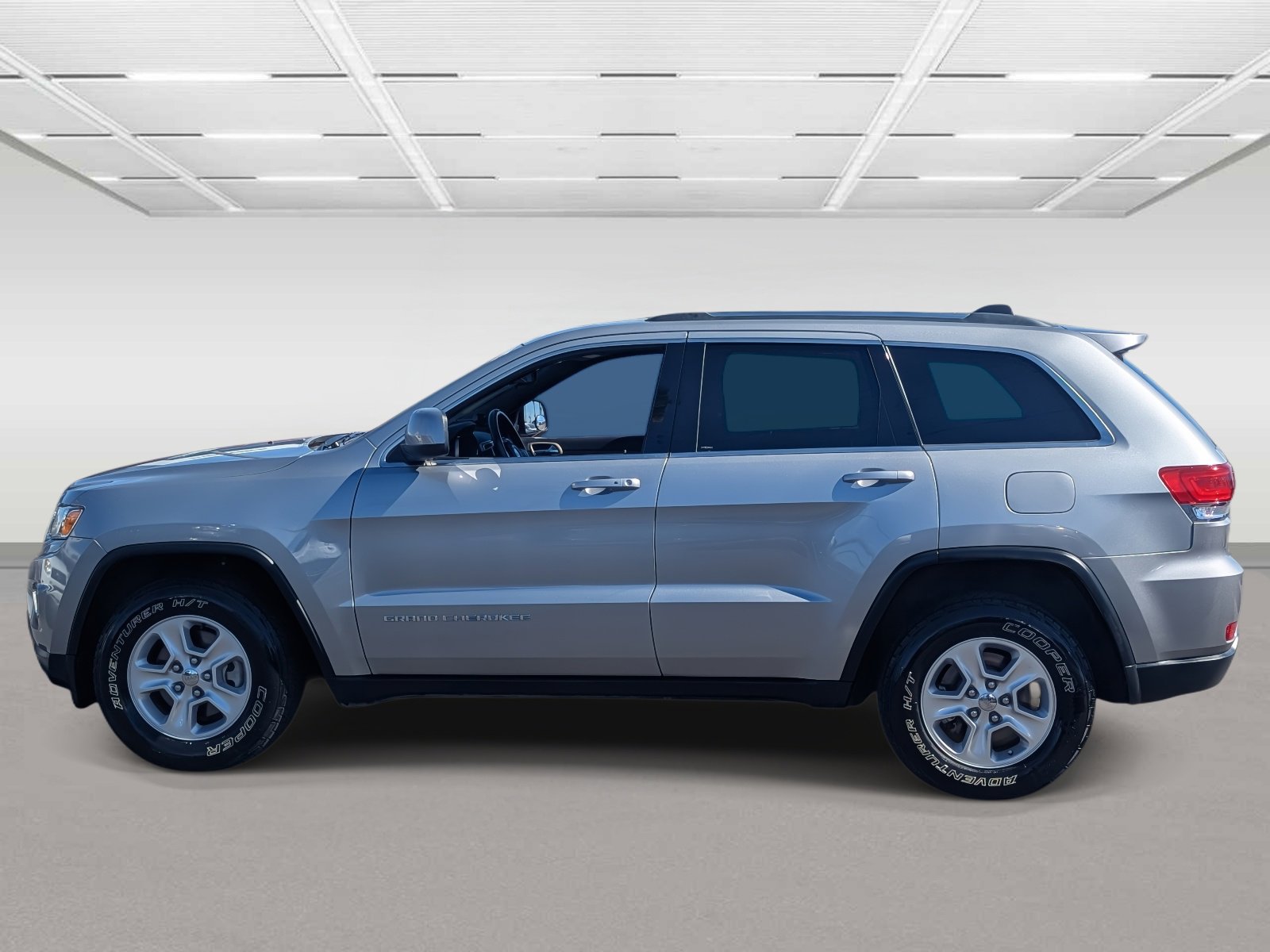 Used 2015 Jeep Grand Cherokee Laredo w/ Quick Order Package 23E image 2