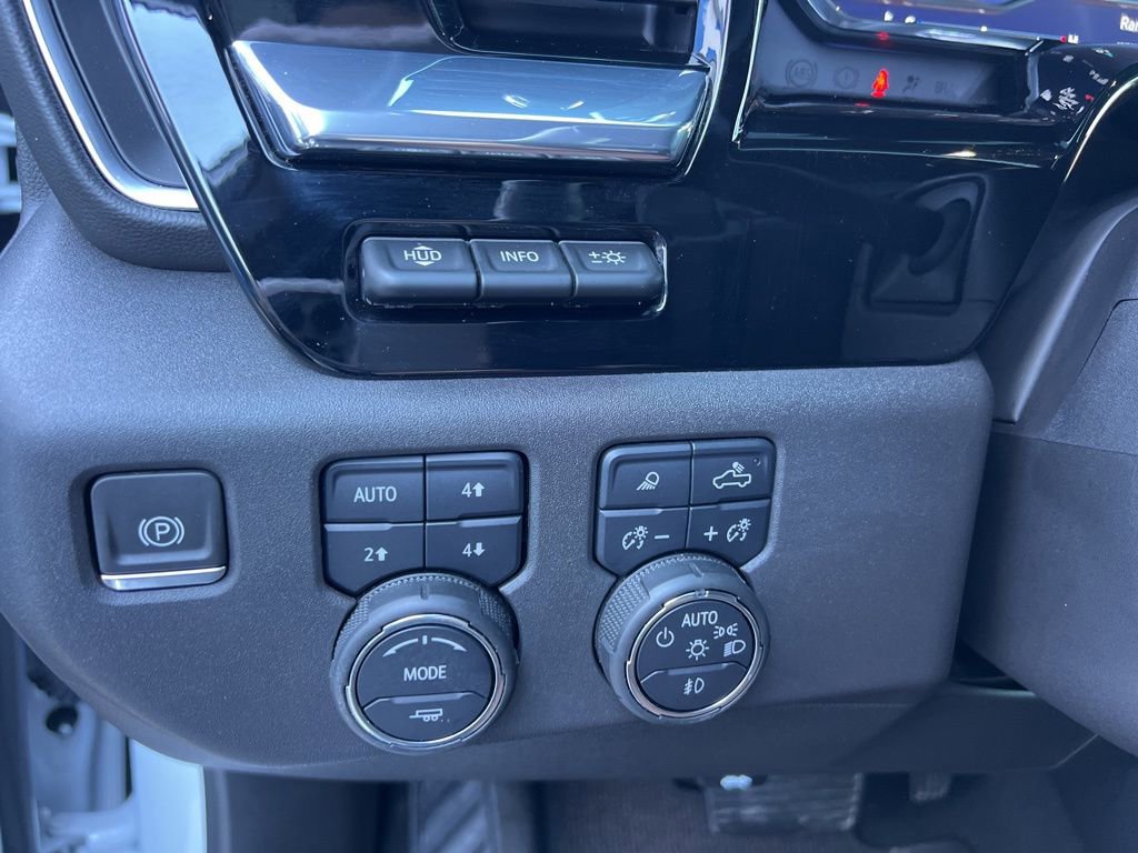 Used 2024 Chevrolet Silverado 1500 High Country w/ Technology Package image 26