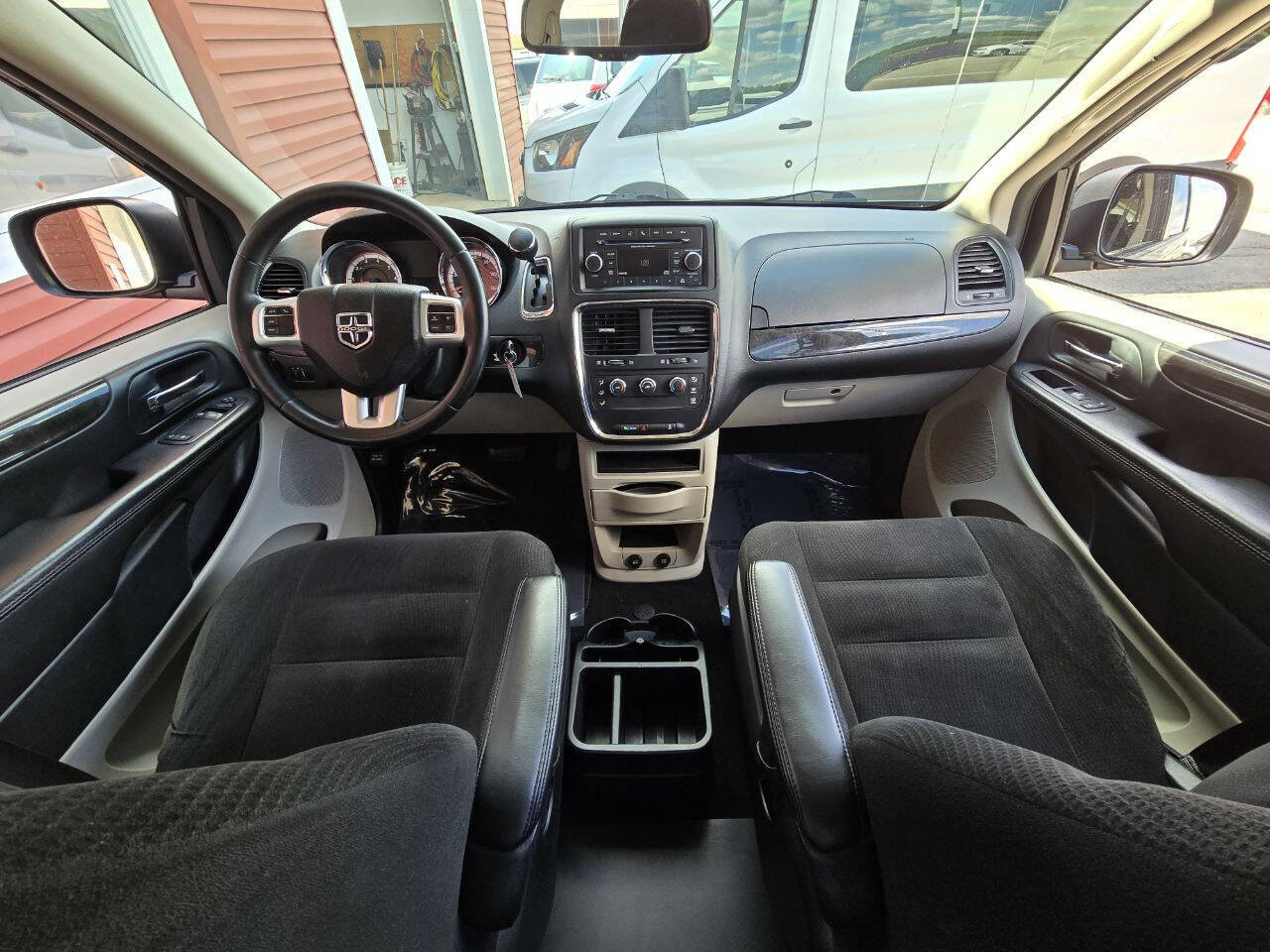 Used 2015 Dodge Grand Caravan American Value Package w/ UConnect Hands-Free Group image 23