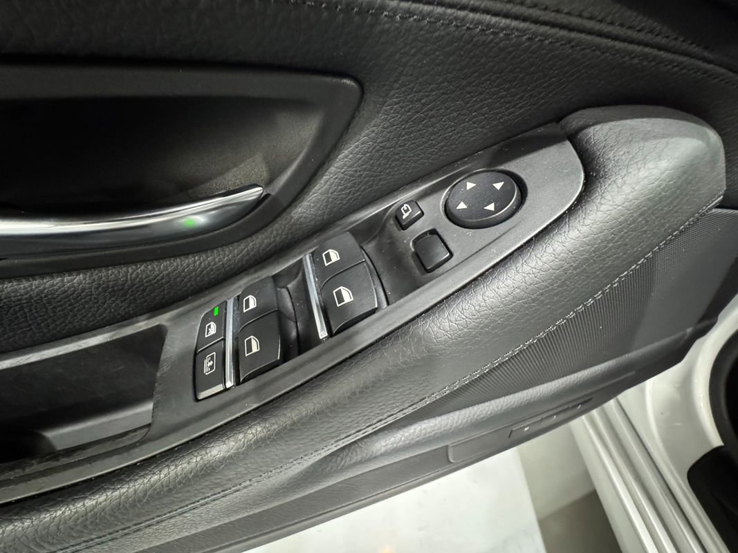 Used 2011 BMW 535i xDrive Sedan image 32