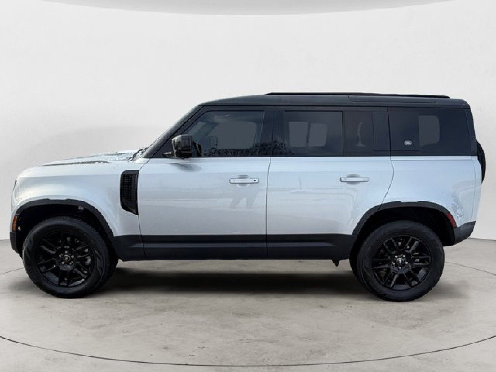 Certified 2024 Land Rover Defender 110 S AWD/4WD image 7