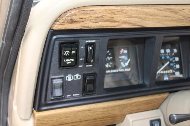 Used 1989 Jeep Grand Wagoneer image 48