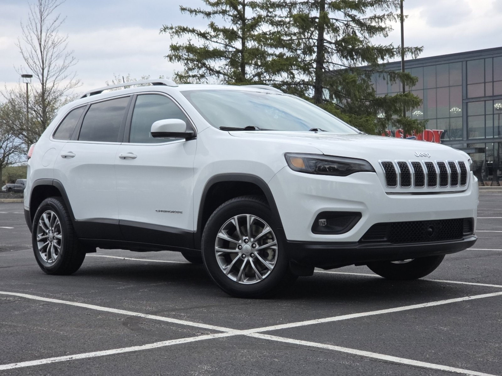 Used 2021 Jeep Cherokee Latitude Lux image 2